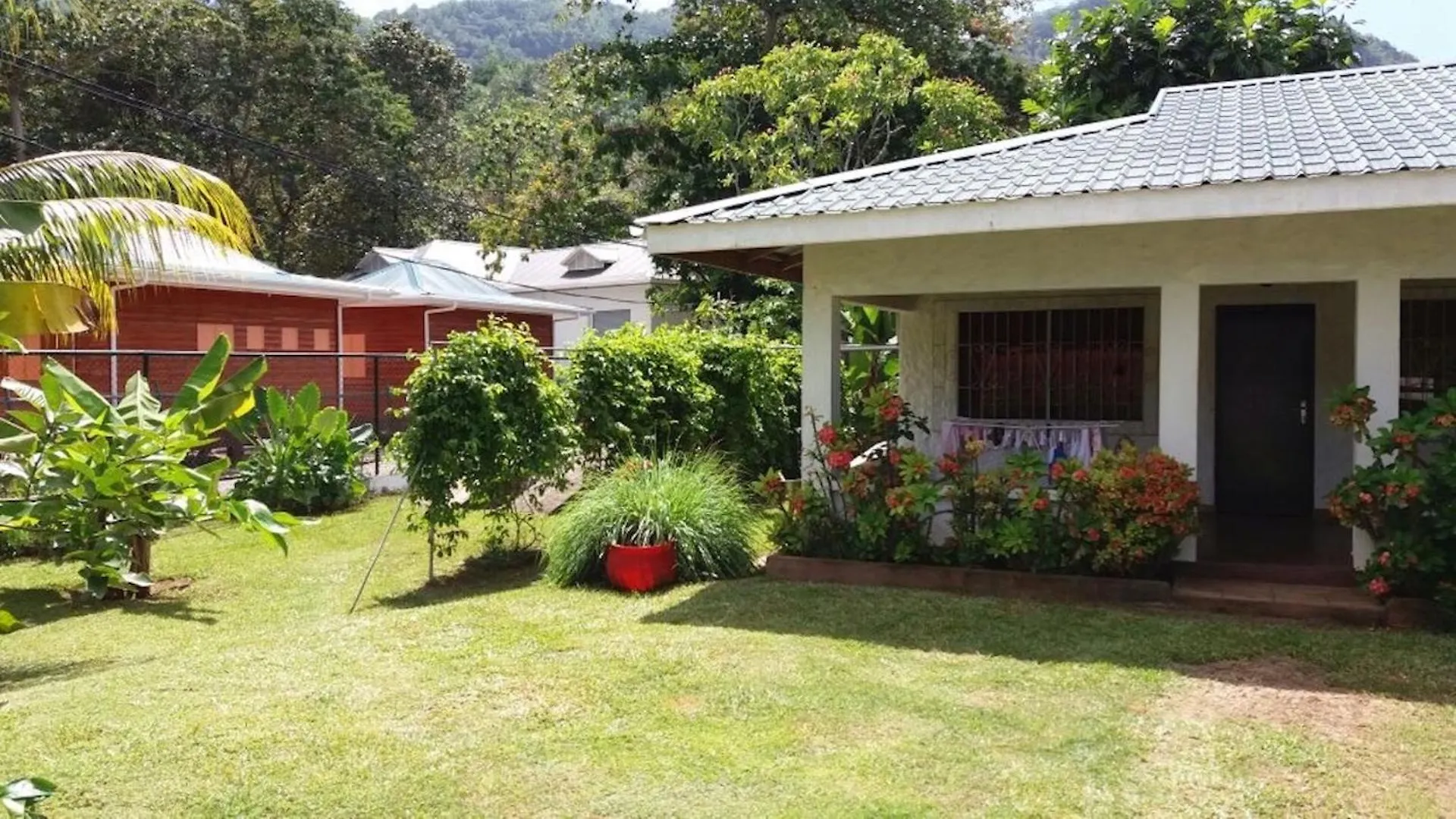 Hcs Bungalows Turtle Bay Rustic Bungalow Au Cap Seychelles
