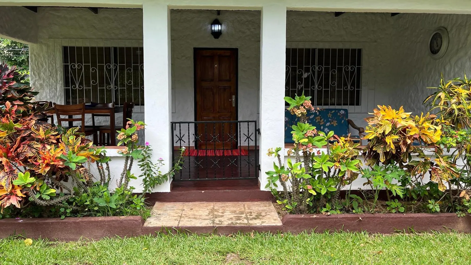 Hcs Bungalows Turtle Bay Rustic Bungalow Au Cap Seychelles